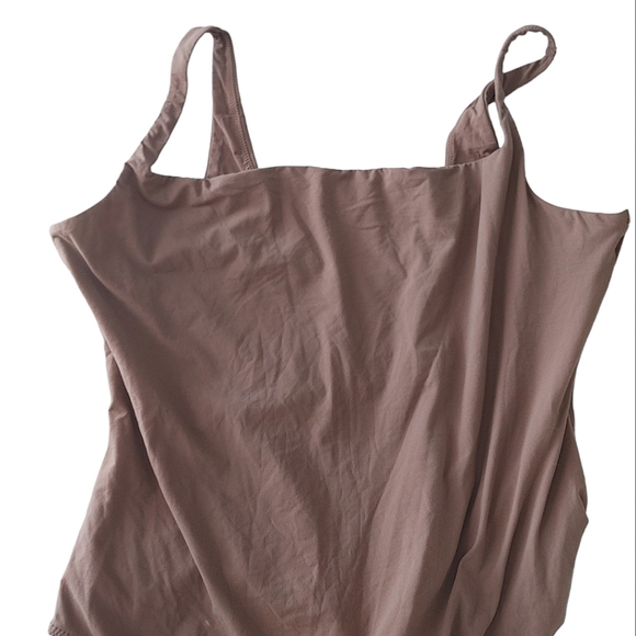 SKIMS Square Neck Thong Bodysuit - Picture 7 of 9